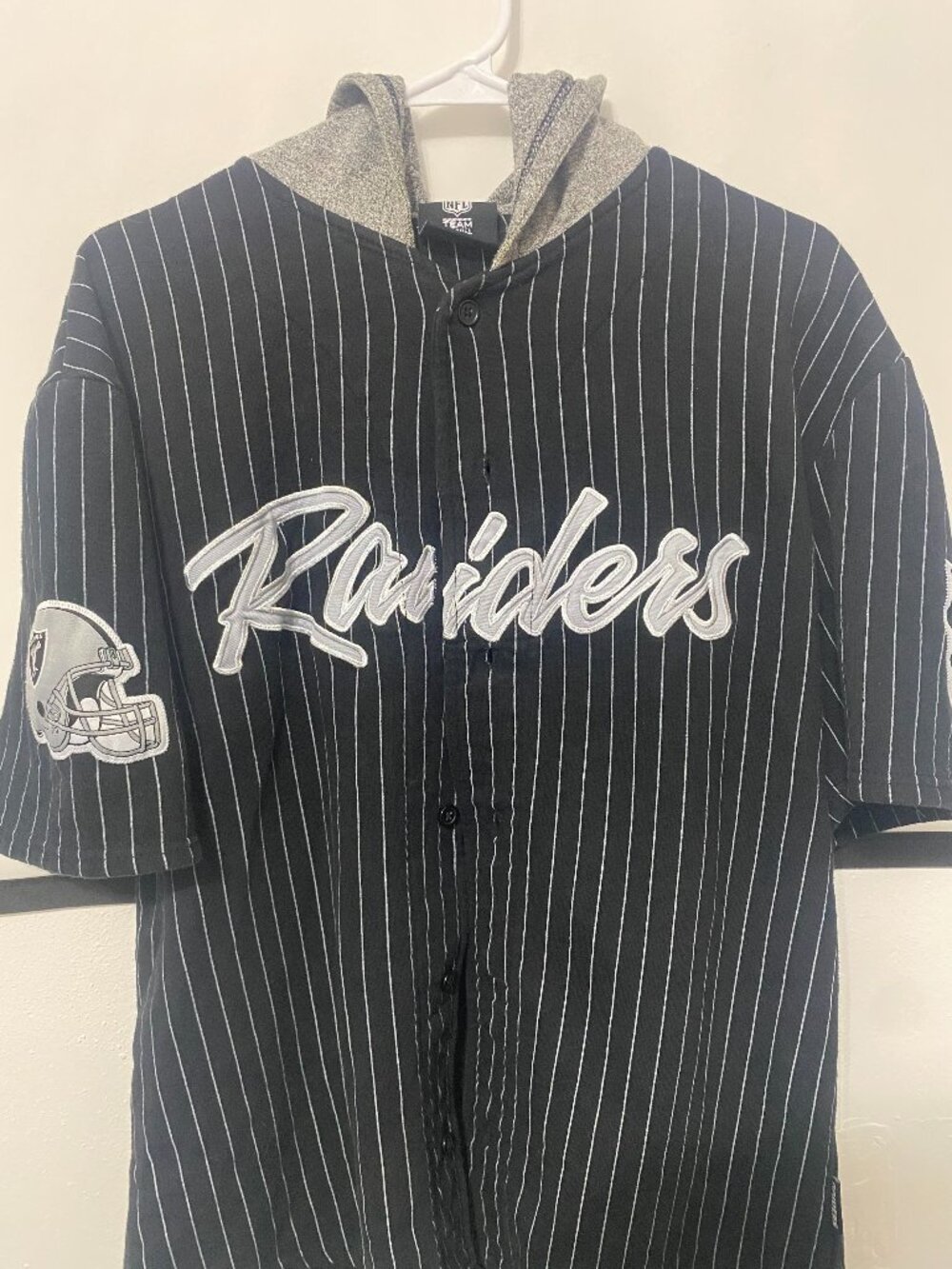 NFL Team Apparel Raiders Hooded Baseball Jersey (M)